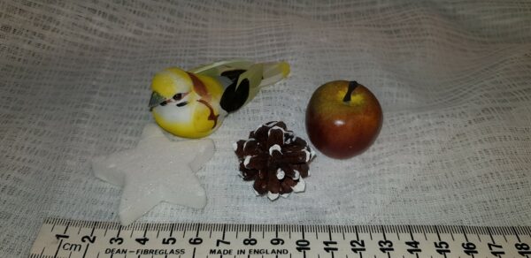 Loppis blandat.. fågel äpple stjärna kotte
