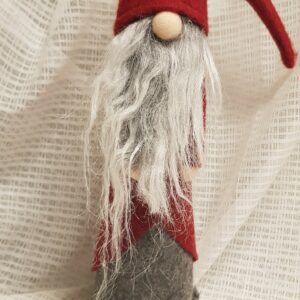 Jul Tomte tyg – röd långmössa grå byxa skor ca 25 cm plus långmössa